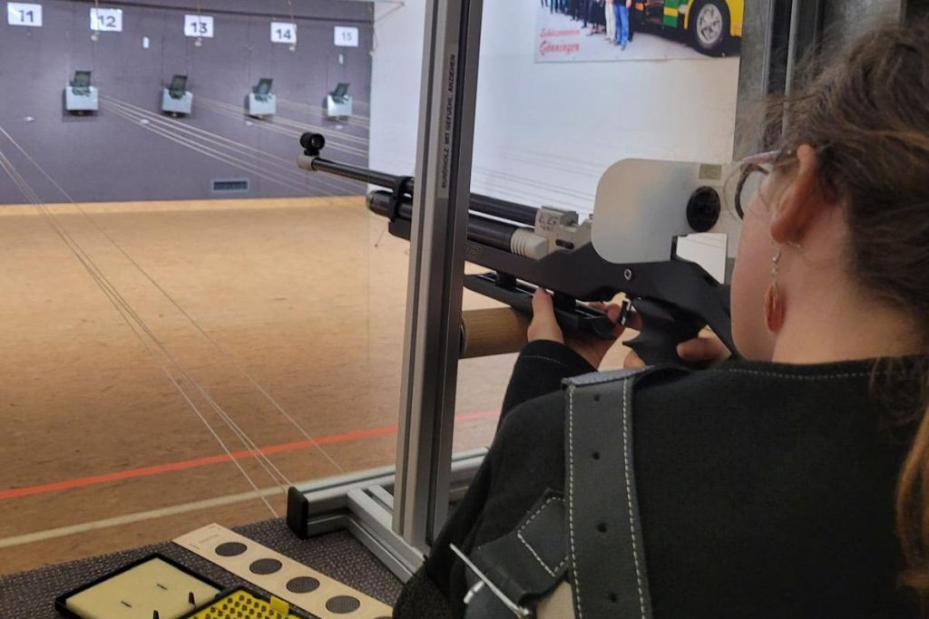 Jugend mit Luftgewehr schiessen